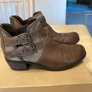 UGG Patsy Brown Leather Ankle booties